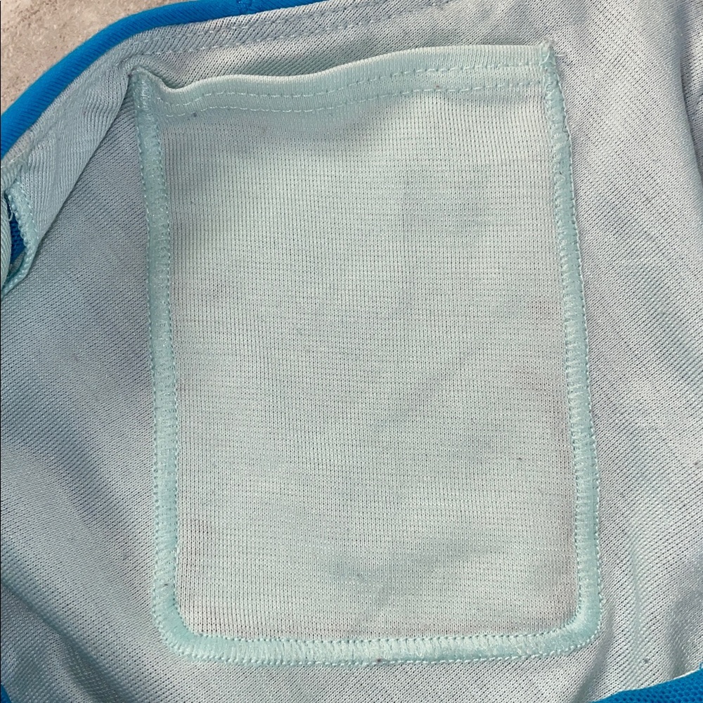 *SOLD* LULULEMON Run: Hook Me Up Bra in
Beach Blanket Blue / Aquamarine sz 6 - Picture 6 of 7